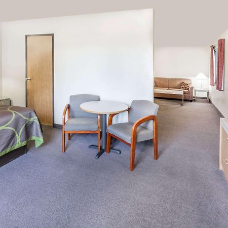Super 8 By Wyndham Bend Hotel Exterior foto