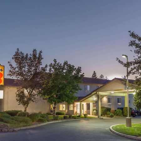 Super 8 By Wyndham Bend Hotel Exterior foto