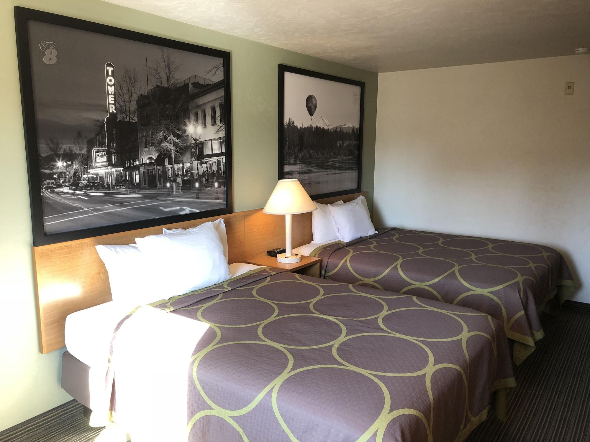 Super 8 By Wyndham Bend Hotel Exterior foto