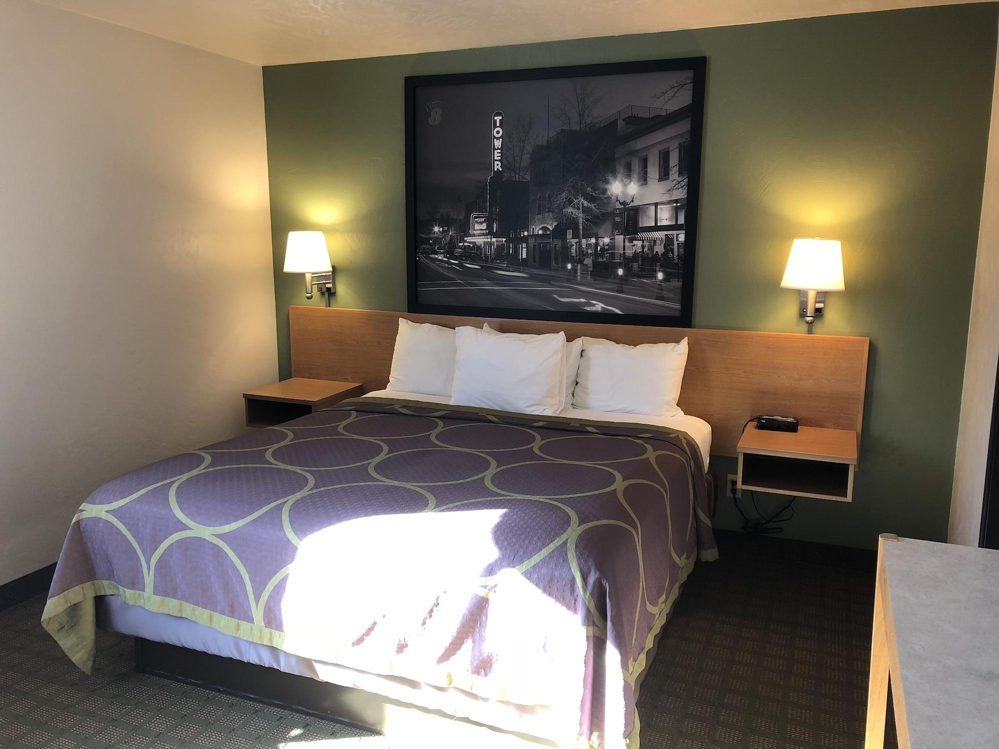 Super 8 By Wyndham Bend Hotel Exterior foto
