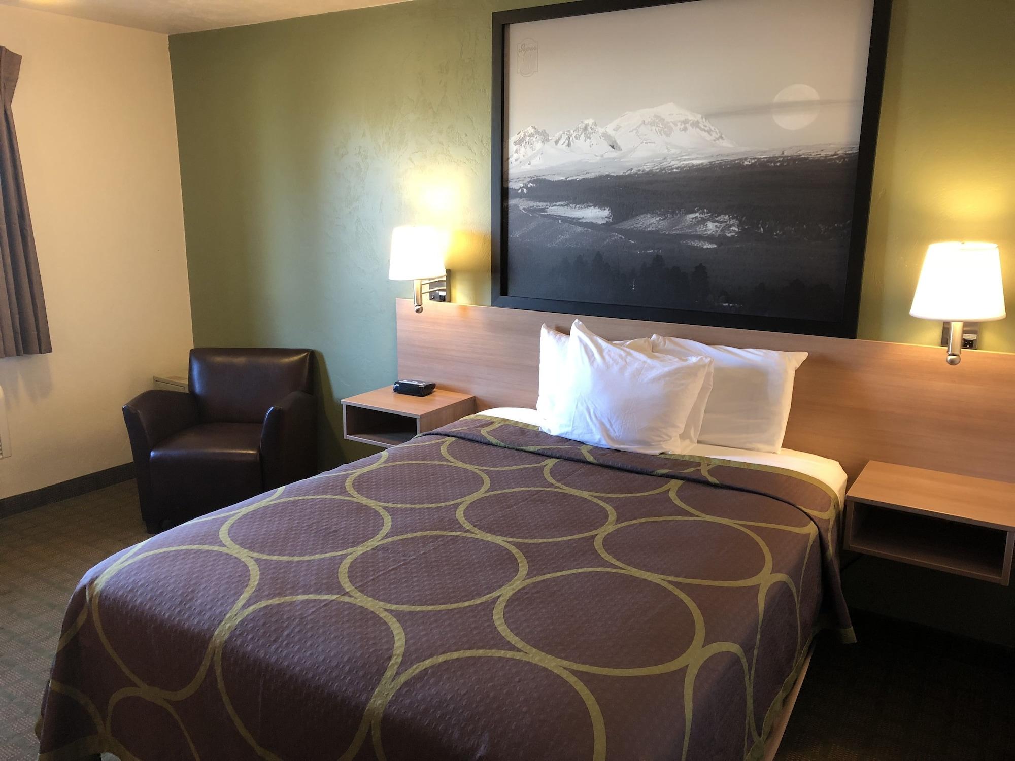 Super 8 By Wyndham Bend Hotel Exterior foto