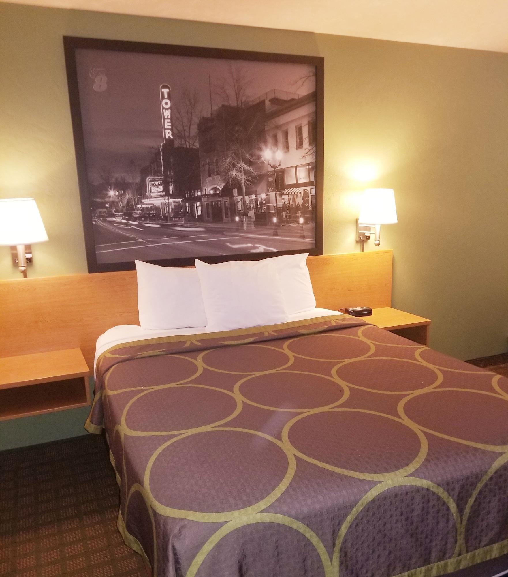 Super 8 By Wyndham Bend Hotel Exterior foto