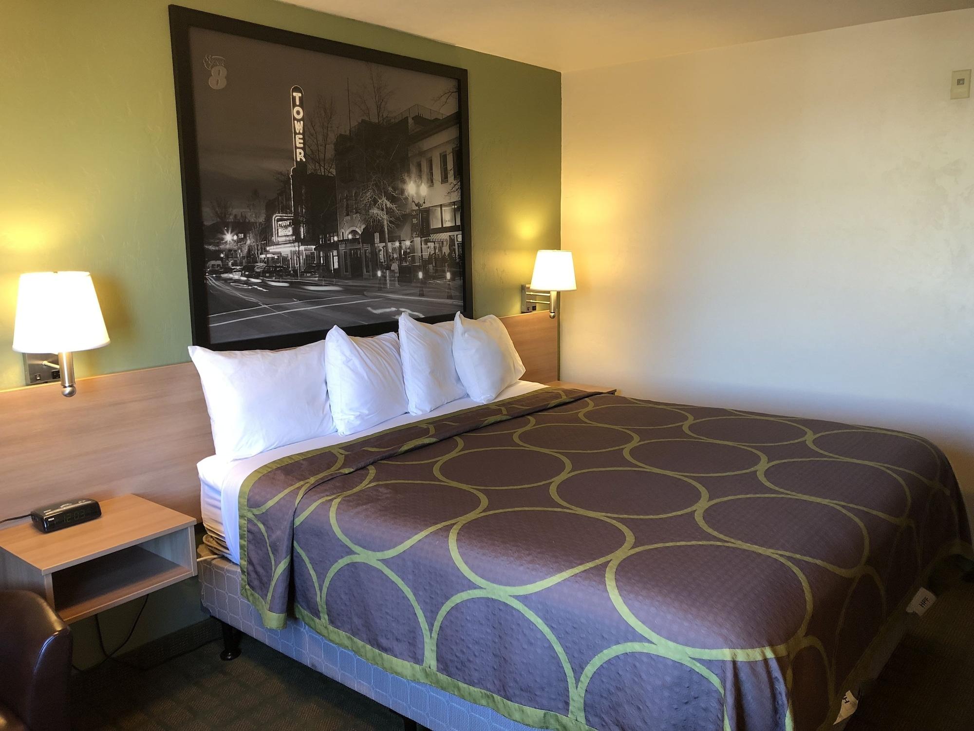 Super 8 By Wyndham Bend Hotel Exterior foto