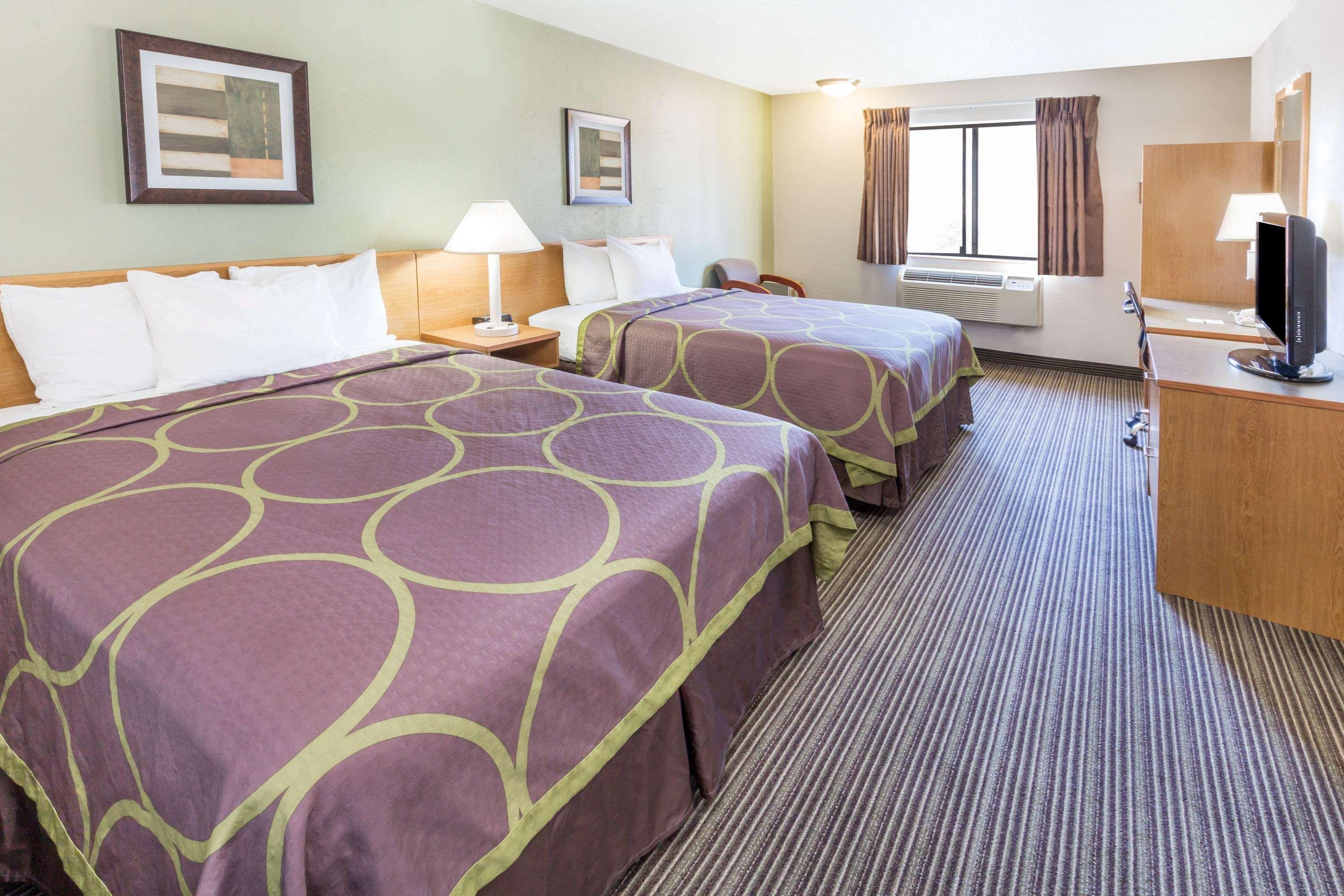 Super 8 By Wyndham Bend Hotel Exterior foto