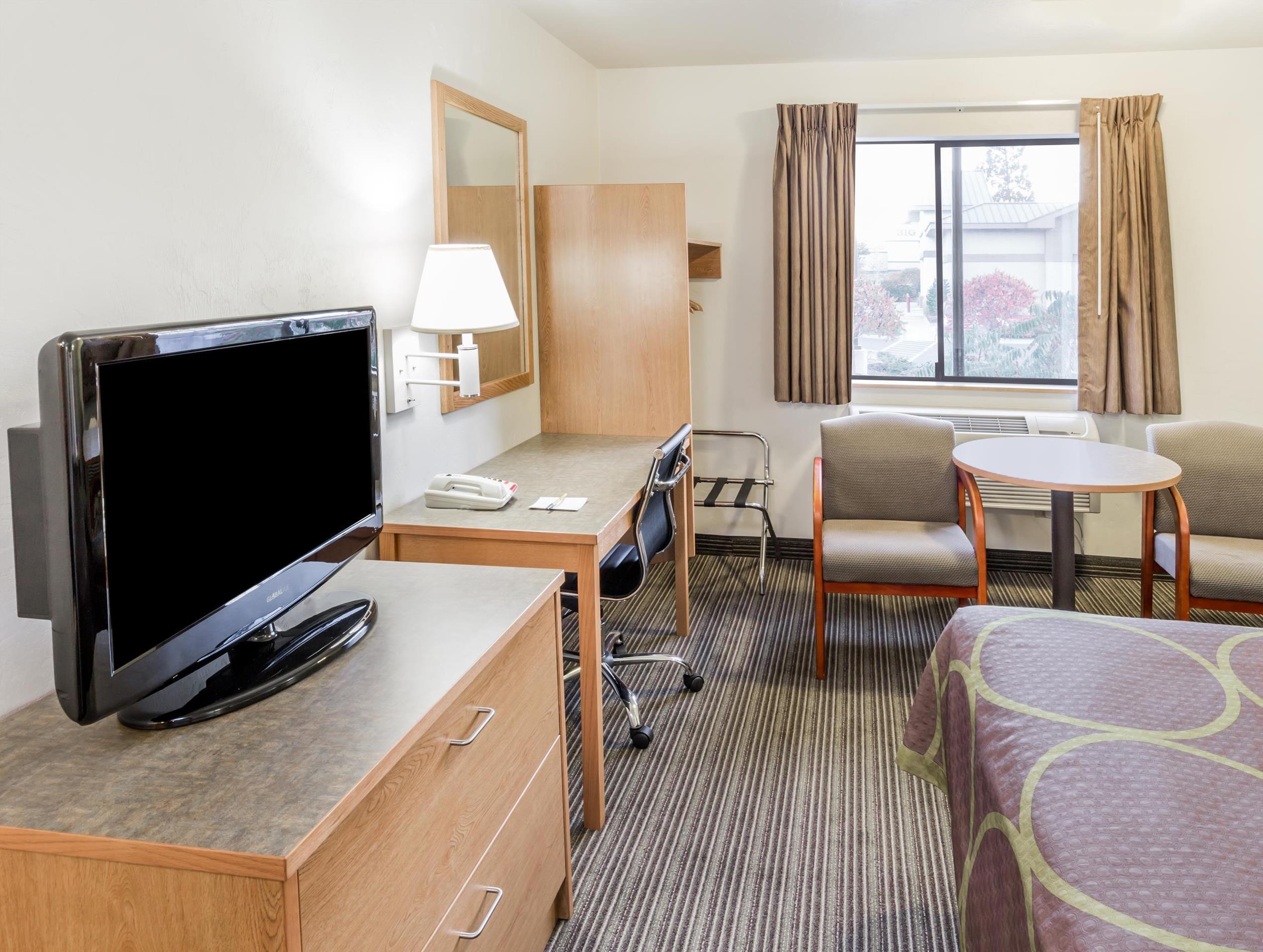 Super 8 By Wyndham Bend Hotel Exterior foto