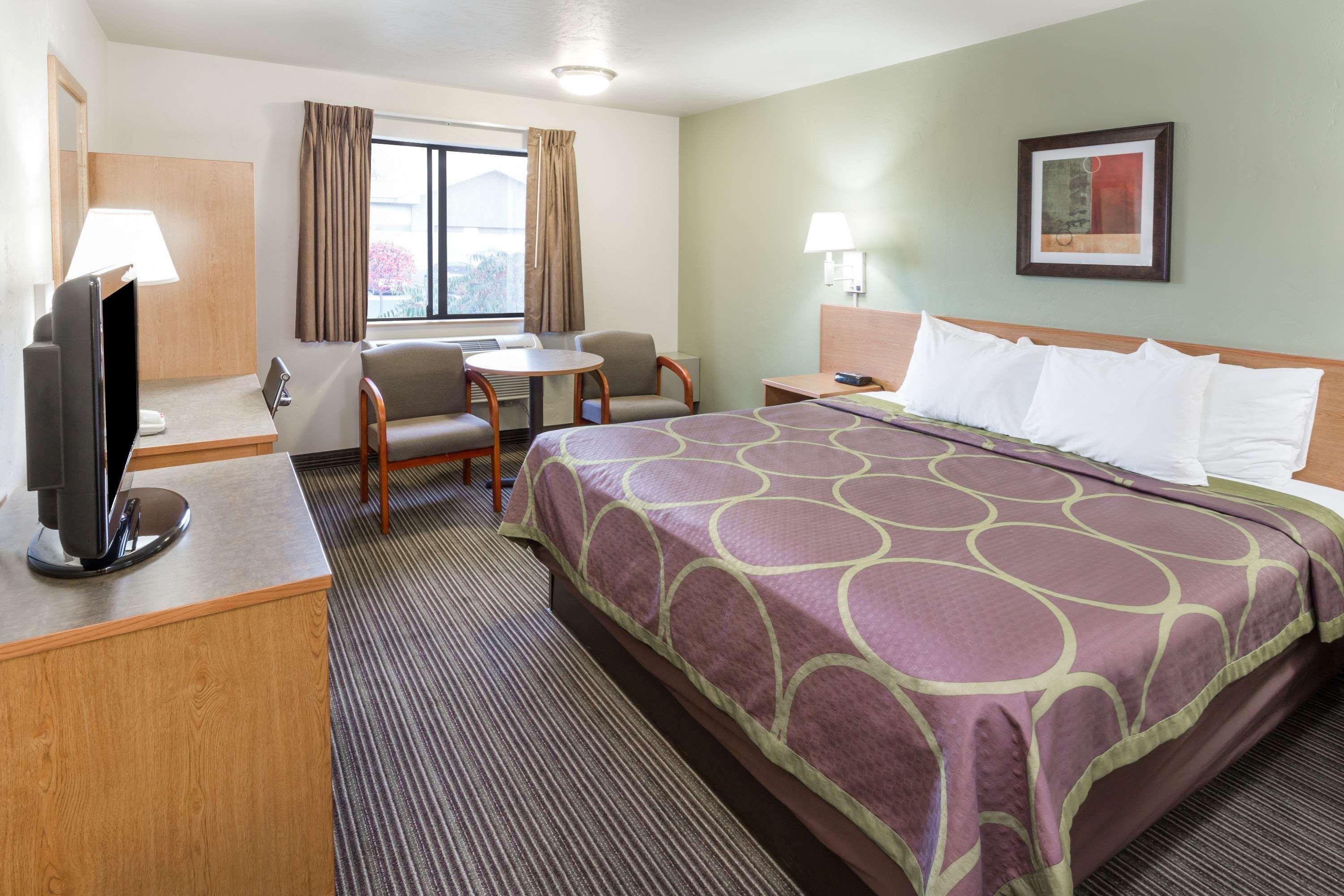 Super 8 By Wyndham Bend Hotel Exterior foto